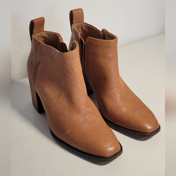 Vionic Lyssa Ankle Boot - Picture 2 of 11